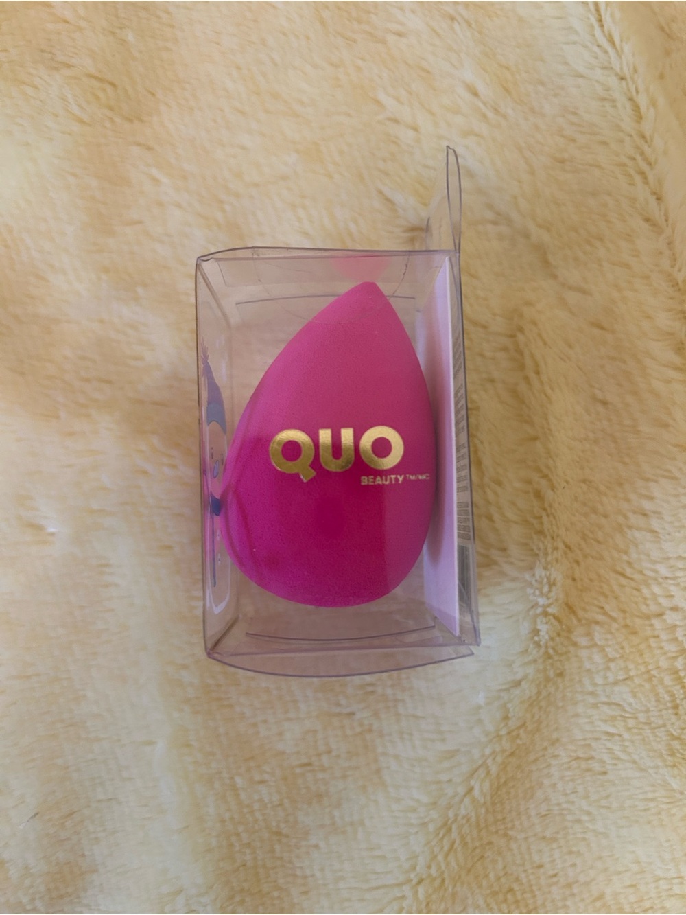 QUO Beauty- Hot Pink Makeup Sponge Blender